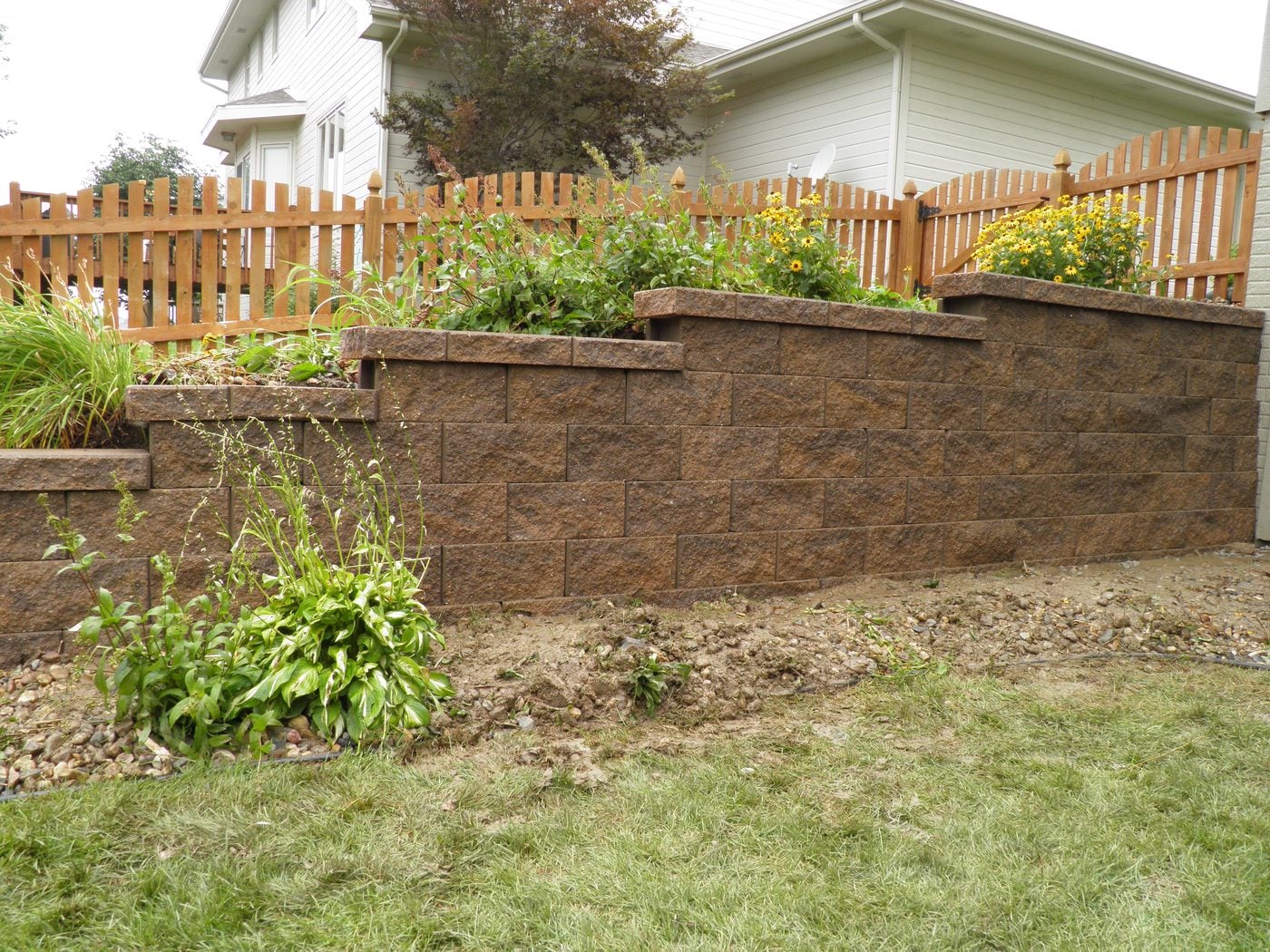 Finished block retaining wall