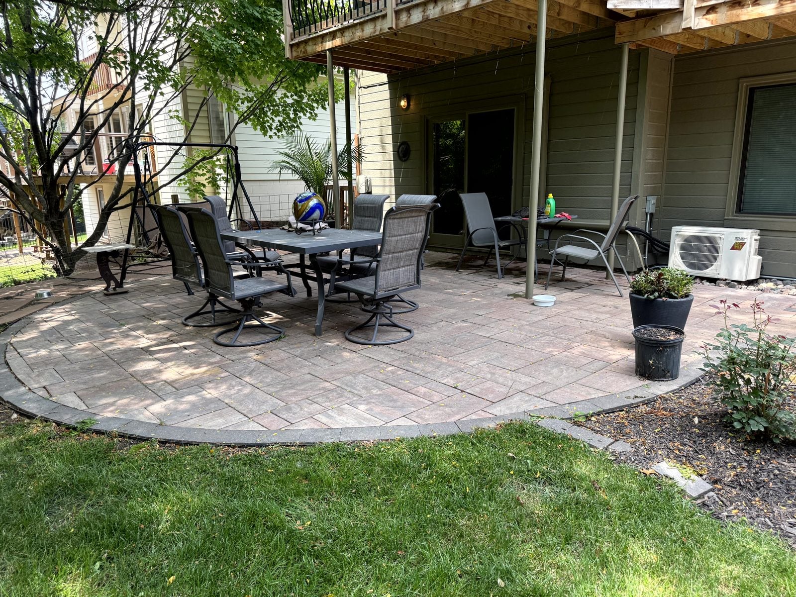 Curved paver patio with dining area